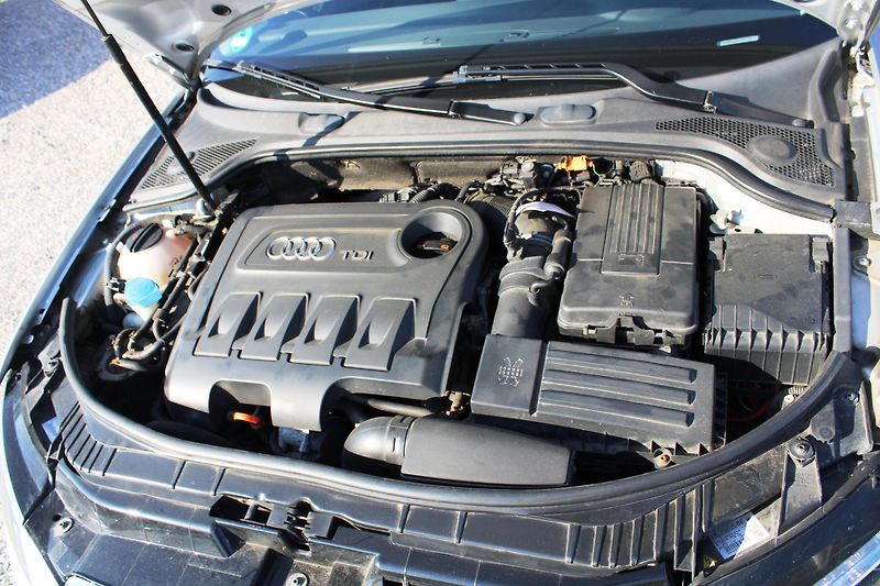 Audi A3 (2012) 2,0TDI 125KW KLIMA XENONY ALU - fotka 15 z 18
