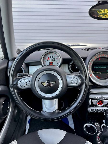 Mini Cooper (2010)  1.6D 50 CAMDEN AUTOMAT VYBAVA - fotka 15 z 31