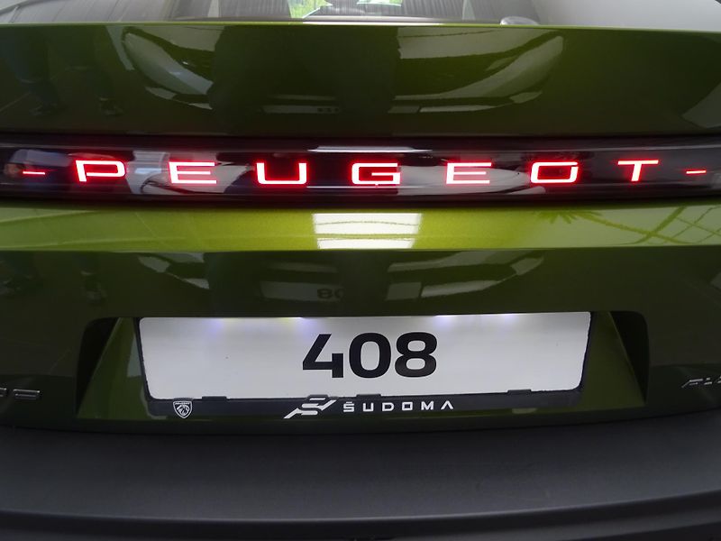 Peugeot 408 (2026) GT Plug-in HYBRID 240 e-DCS7 - fotka 49 z 55