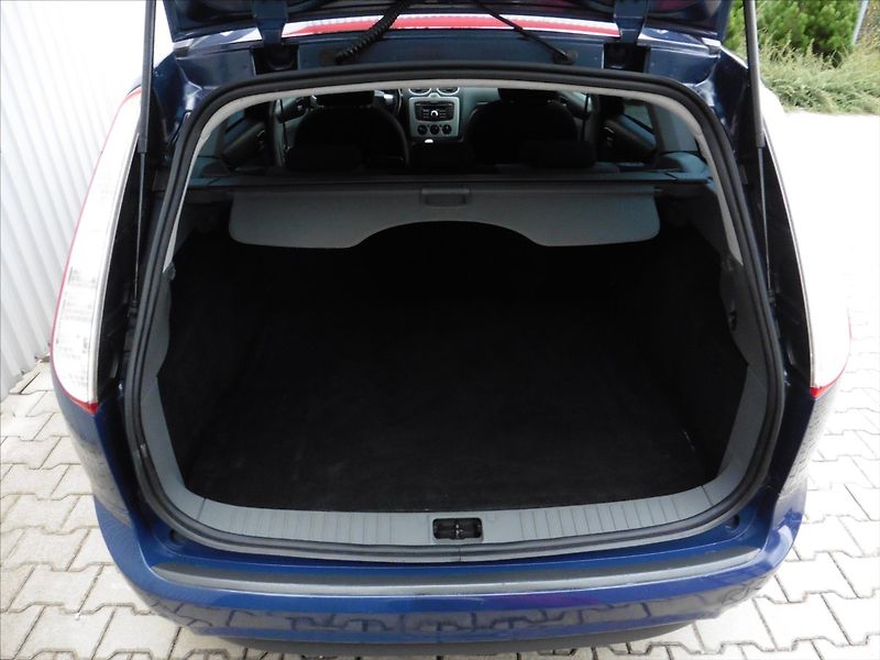 Ford Focus 1,6 TDCi Tournier - fotka 17 z 18