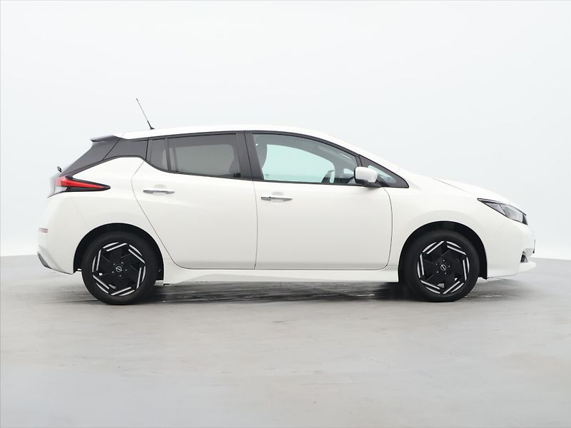 Nissan Leaf 110kW ACENTA 40kWh CZ - fotka 8 z 30
