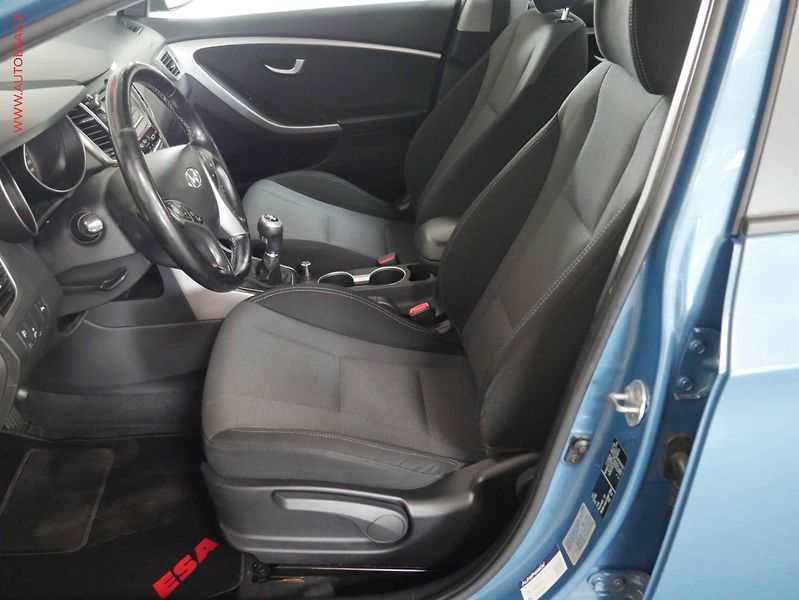 Hyundai i30 (2013) 1.6i, ČR, AC, výhřev sed - fotka 9 z 18
