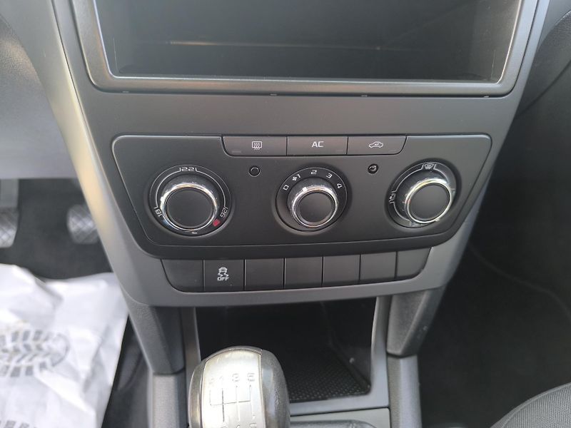 Škoda Yeti (2010) 1.2 TSI  DOLOŽENÉ KM - fotka 22 z 27