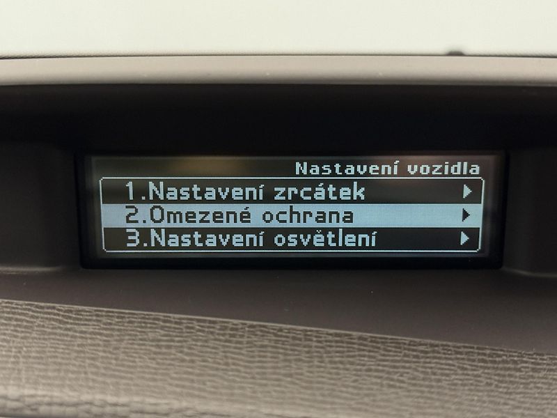 Volvo XC60 D4 AWD SUMMUM AUT CZ - fotka 32 z 45