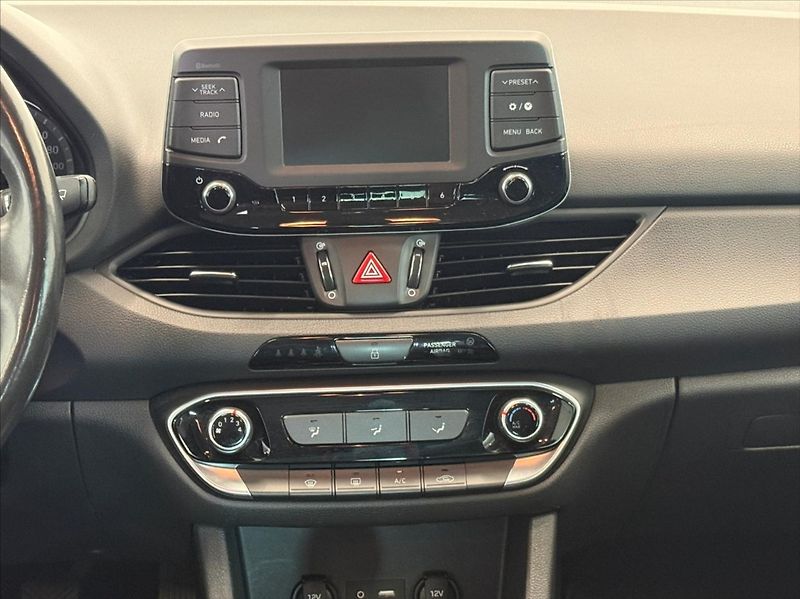 Hyundai i30 1,4 TGDI COMFORT - fotka 11 z 15