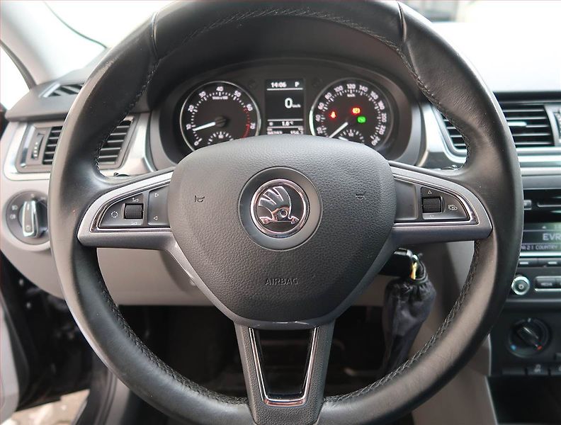 Škoda Rapid (2015) Spaceback 1.4 TSI, Automat - fotka 16 z 16