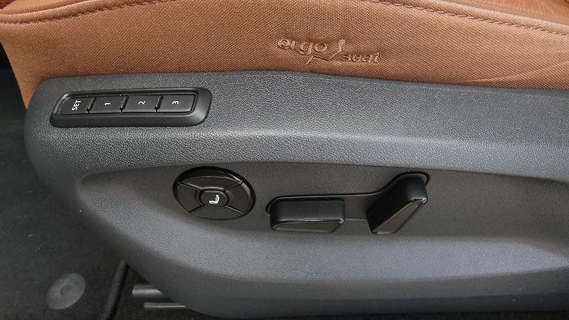 Škoda Kodiaq 2,0 TDi Selection 142 kW 4x4 D - fotka 23 z 27