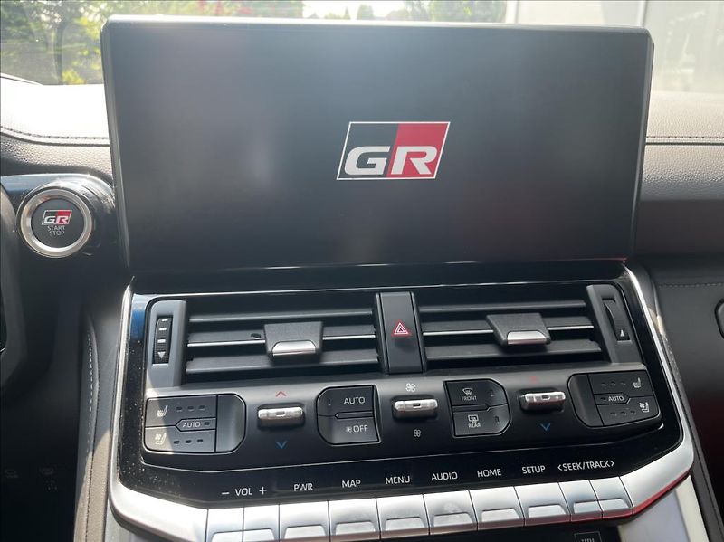 Toyota Land Cruiser 300  3,5 V6 TT 10AT GR Sport 7 - fotka 23 z 45