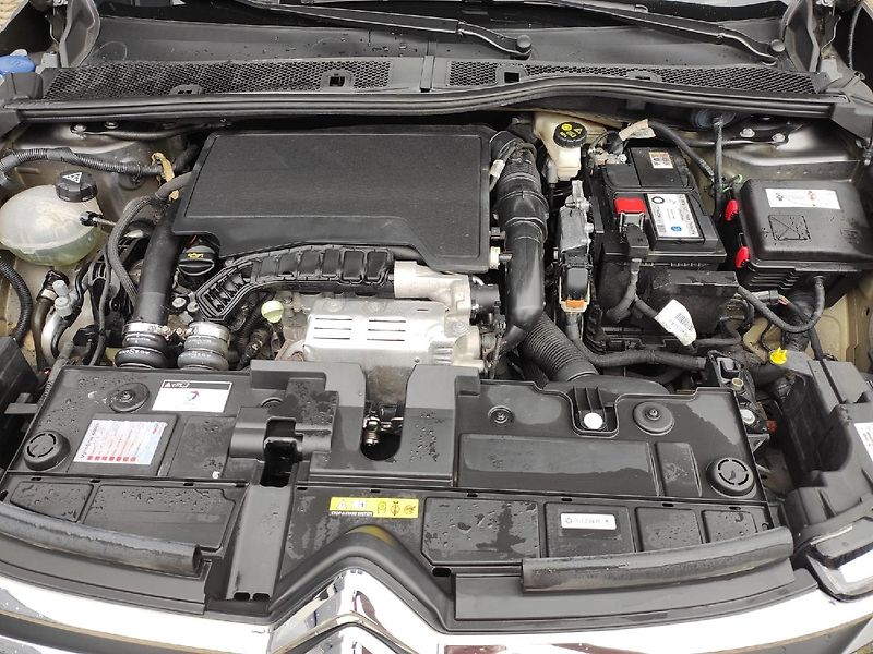Citroën C4 (2021) C4 FEEL 1.2 130k MAN6 navigace - fotka 36 z 36