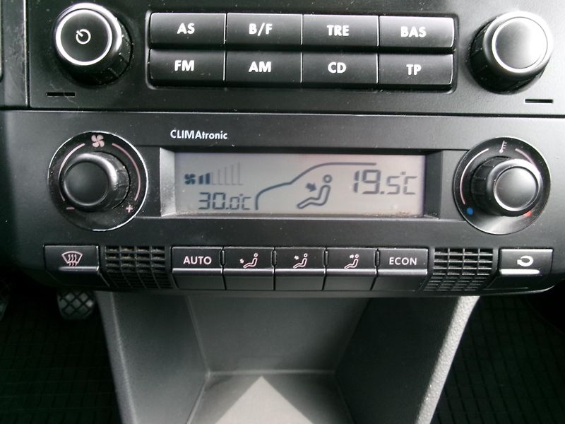 Volkswagen Polo (2006) 1,4 16V COMFORT AC ISOFIX - fotka 17 z 26