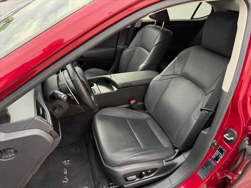 Lexus ES 300h 2,5 Limited Edition  ES - fotka 9 z 21