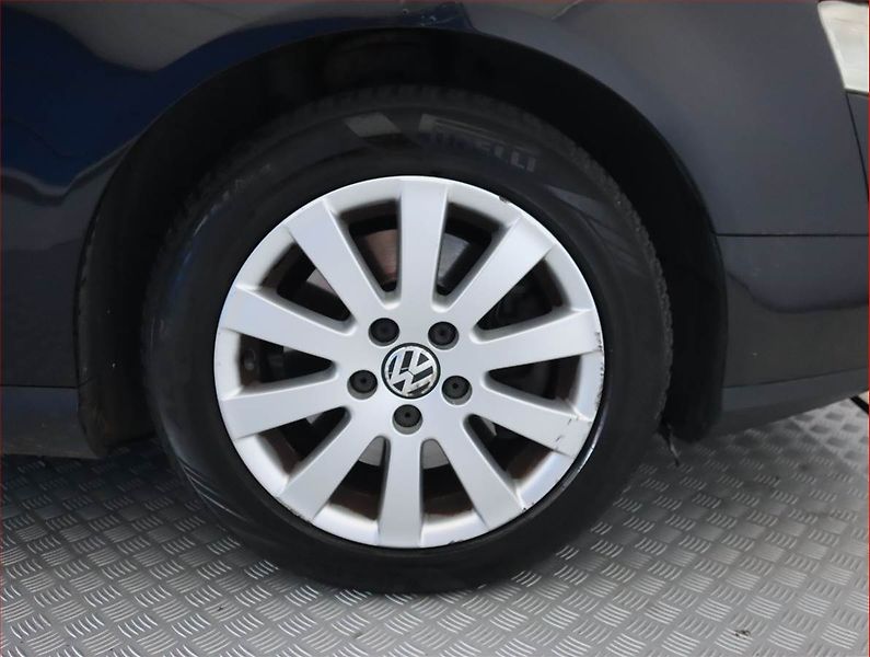 Volkswagen Passat (2010) BlueMotion 1.6 TDI, Navi - fotka 15 z 18