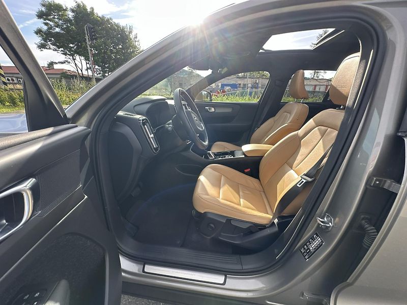 Volvo XC40 (2020) D3|Ins|Pano|Kam|Kůže|Tažné|Top - fotka 9 z 16