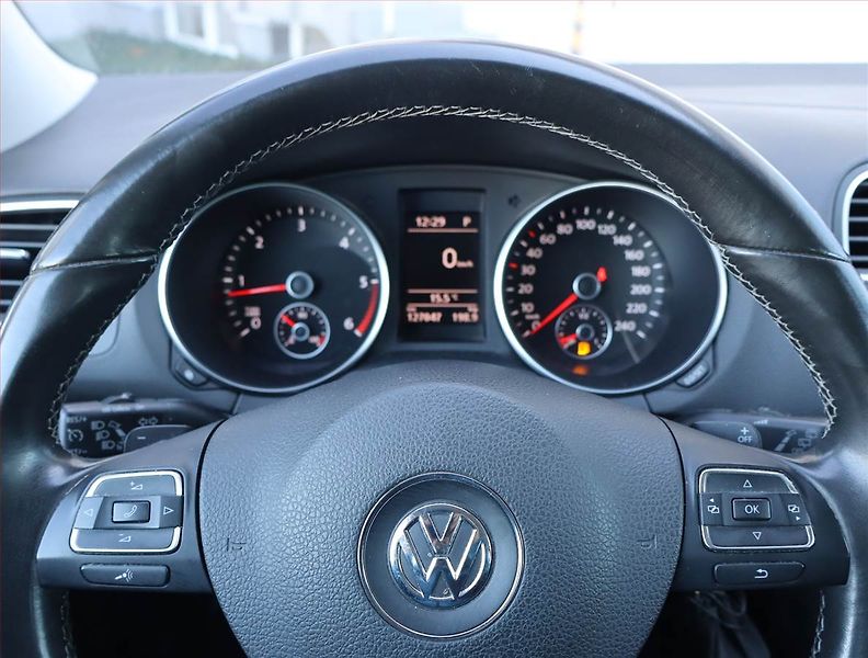 Volkswagen Golf (2012) 1.6 TDI, Automat, Tempomat - fotka 16 z 16