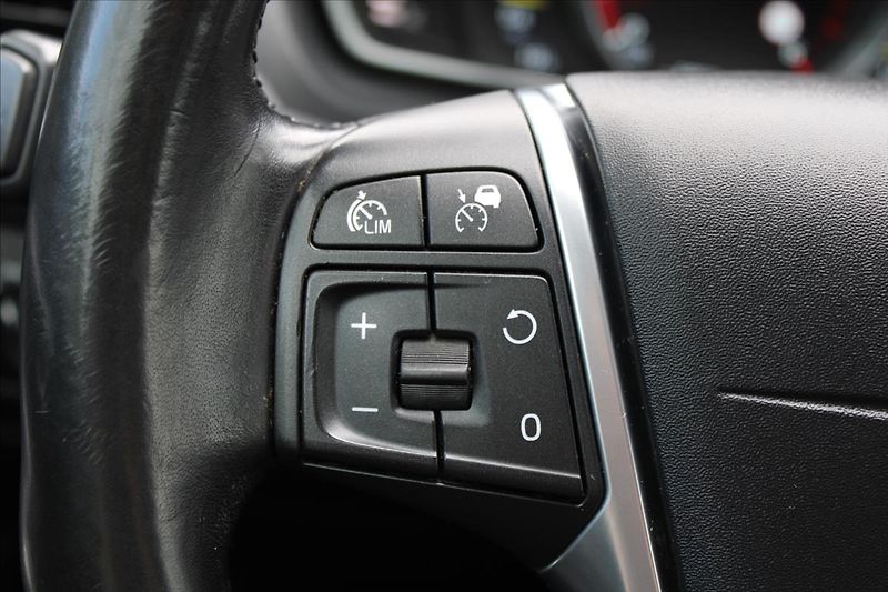 Volvo V40 2,0 D2  AUTOMAT,VÝHŘEVY - fotka 17 z 29
