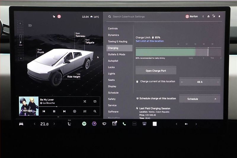 Tesla Cybertruck (2024) Dual Motor AWD - fotka 15 z 30