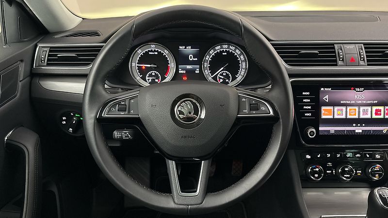 Škoda Superb 2.0 TDI Style Combi - fotka 9 z 26