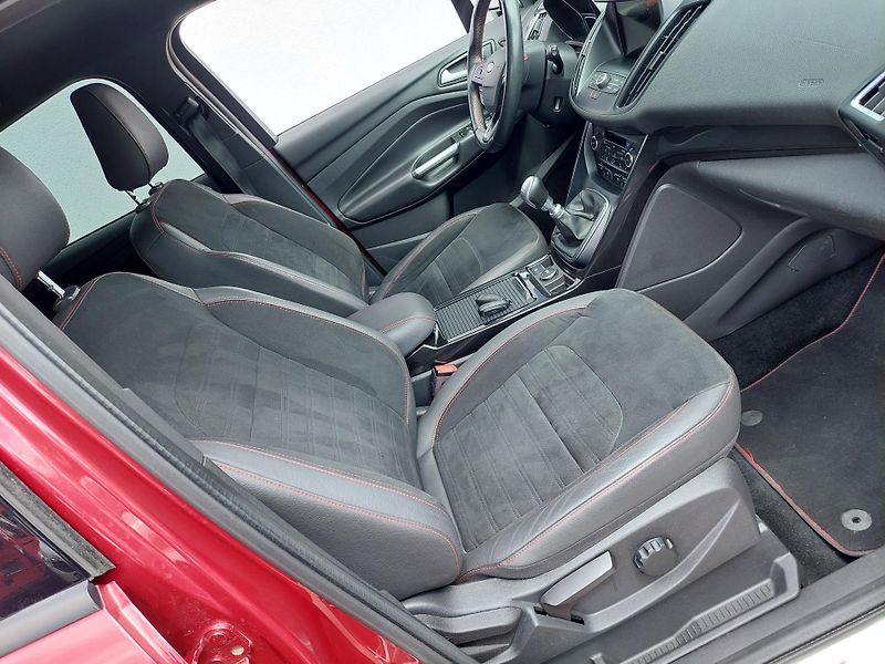 Ford Kuga (2018) ST Line  - fotka 21 z 33