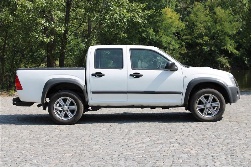 Isuzu D-Max 3.0 TD / 4x4 / 120kW / Tažné - fotka 7 z 36