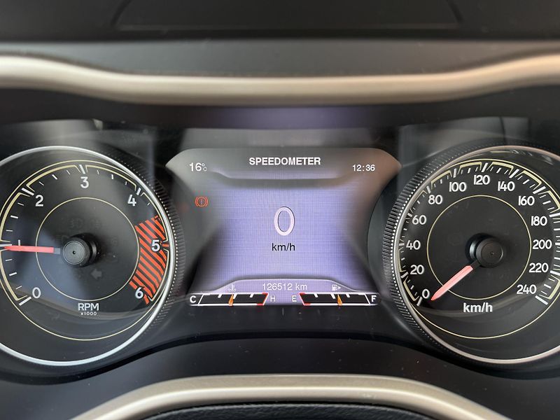Jeep Cherokee 2.0 M-JET 4X4 LIMITED NAV KŮŽE - fotka 18 z 43