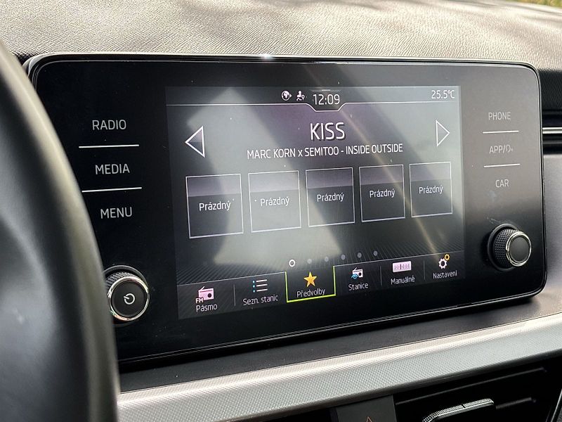 Škoda Kamiq (2021) 1.0 TSI DSG Style - fotka 12 z 31