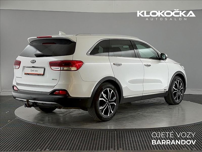 Kia Sorento Exclusive 6AT 4x4 2,2 CRDi - fotka 2 z 42