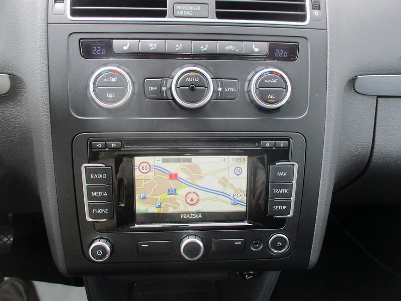 Volkswagen Touran TDI CUP*77KW*TZ*NAVI*VÝHŘEV* - fotka 15 z 50