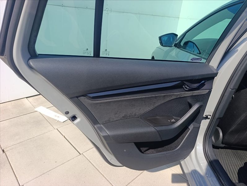 Škoda Octavia 2,0 TDi RS DSG Kamera 1maj. ČR - fotka 20 z 40