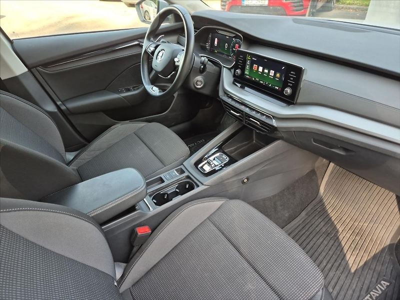 Škoda Octavia 2,0 TDi DSG Ambition 4x4 - fotka 12 z 16