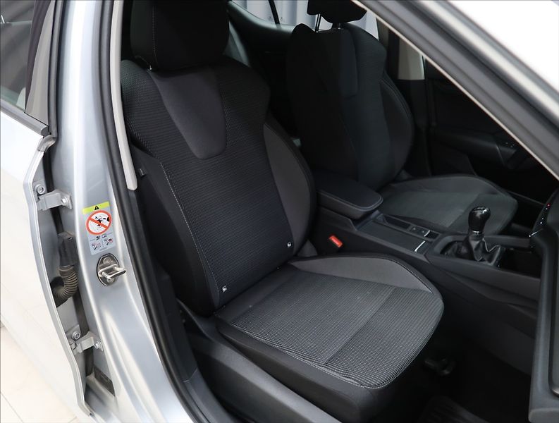 Škoda Octavia 2,0 TDI ČR 1 MAJITEL DPH - fotka 39 z 40