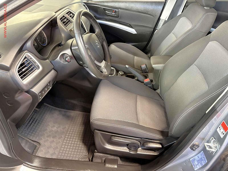 Suzuki S-Cross (2016) 1.6 VVTi, Elegance - fotka 9 z 17