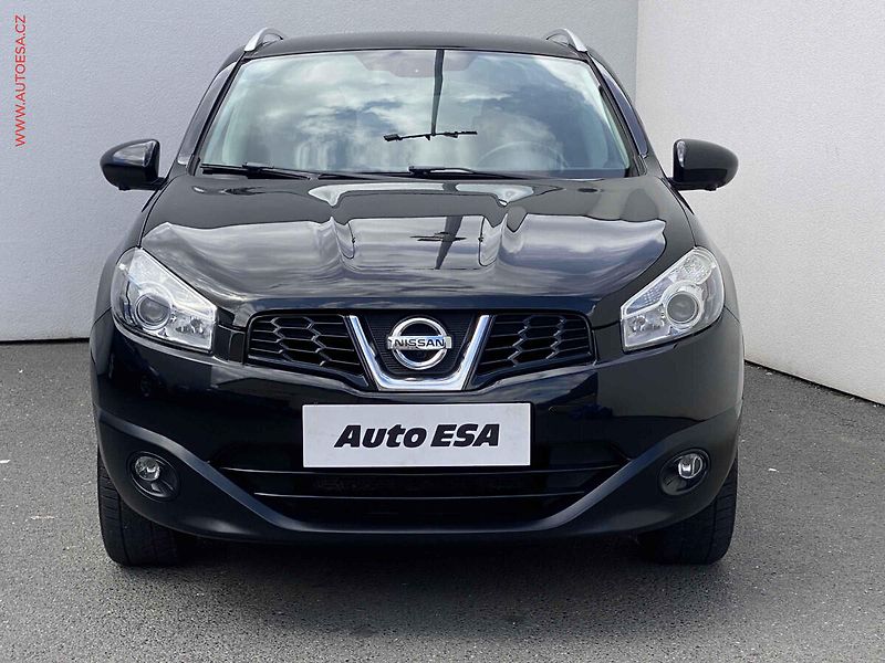 Nissan Qashqai (2012) 2.0, N-Connecta, panor - fotka 2 z 17
