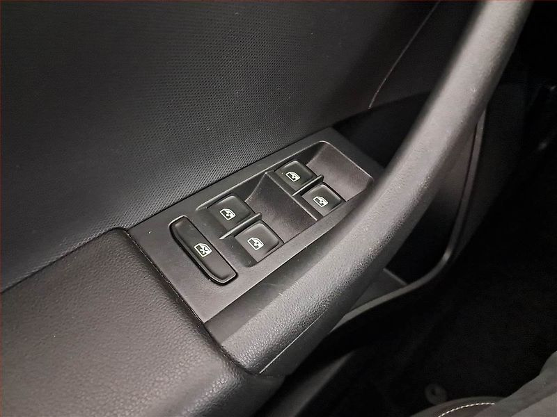 Škoda Rapid (2016) Spaceback 1.2 TSI, ČR,1.maj - fotka 17 z 17