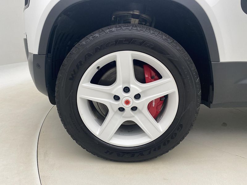 Land Rover Defender 110 D250 SE AWD AUT CZ - fotka 35 z 49