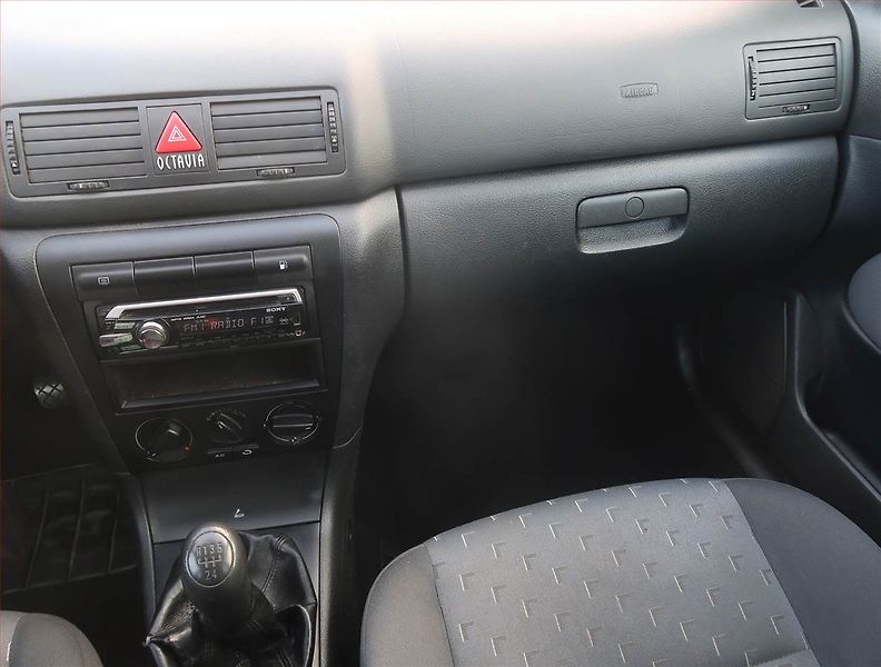 Škoda Octavia (2007) 1.6, po STK, za skvělou cenu - fotka 8 z 16
