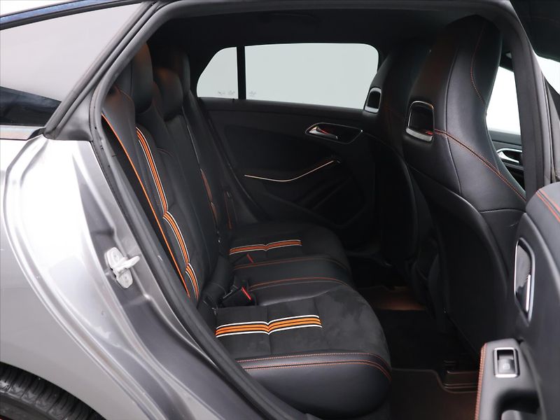 Mercedes-Benz CLA 2,1 220d Aut. 130kW AMG Line - fotka 13 z 26