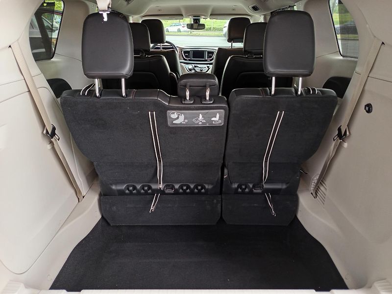 Chrysler Pacifica (2018) Touring L, model 2019 - fotka 16 z 23