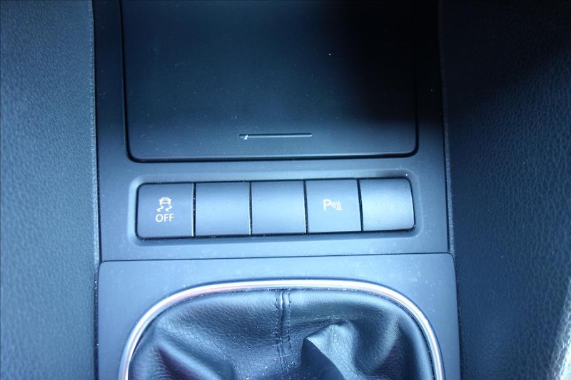 Volkswagen Golf 1,2 TSi 77KW, SERVISNÍ KNIHA. - fotka 30 z 48