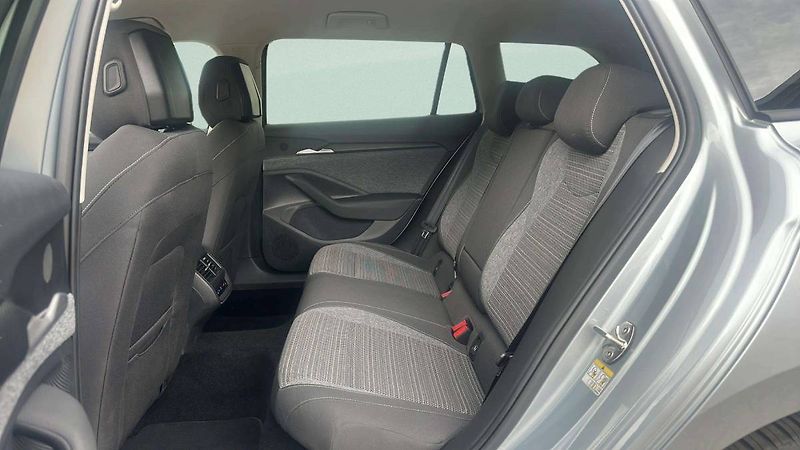 Škoda Superb Combi Selection 2,0TDI 110kW D - fotka 7 z 30