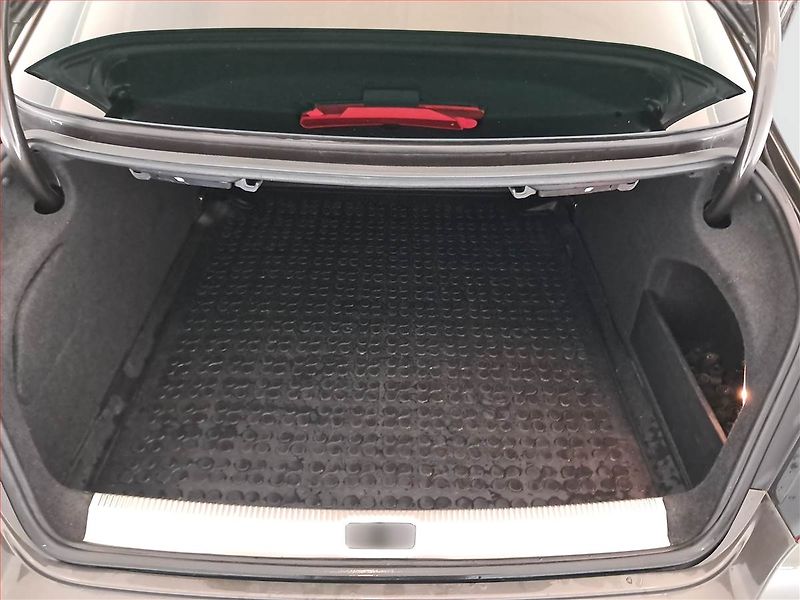 Volkswagen CC (2014) 2.0 TDI, Kůže, Bi-Xenony - fotka 14 z 15