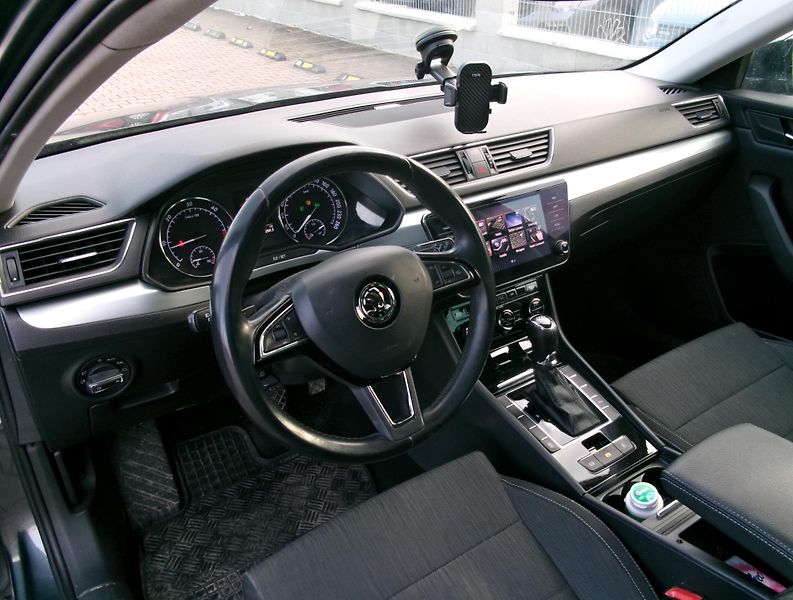 Škoda Superb 2.0 TDI NAVI AUTOKLIMA  - fotka 29 z 35
