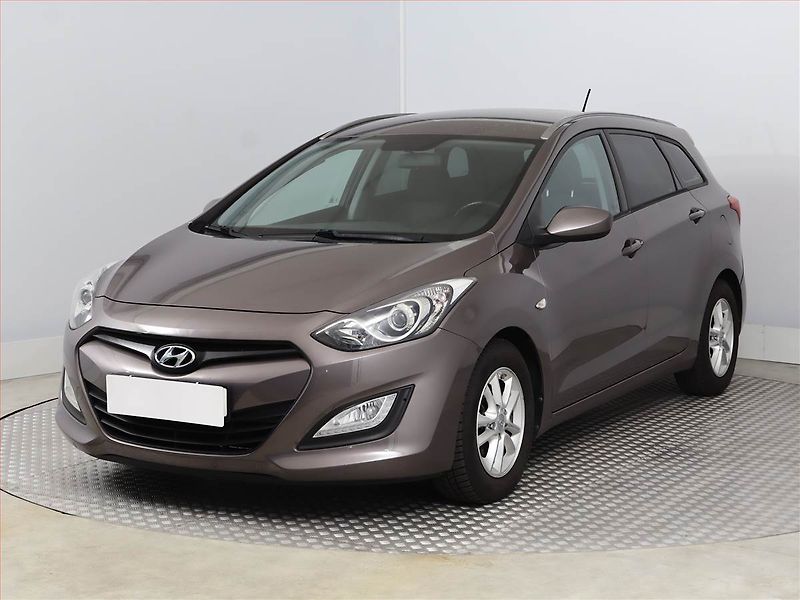Hyundai i30 (2015) 1.6 MPI, Tempomat - fotka 2 z 13