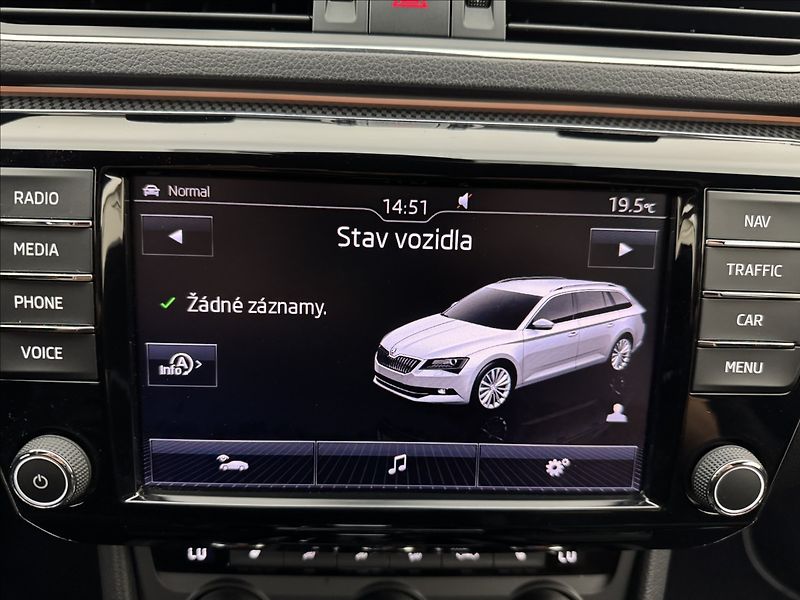 Škoda Superb 2,0 SPORTLINE 4X4 DSG 350HPAPR - fotka 24 z 55