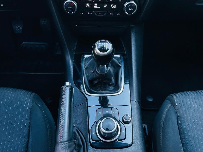Mazda 3 2.0i MANUÁL LED KAMERA VÝHŘEV - fotka 36 z 48