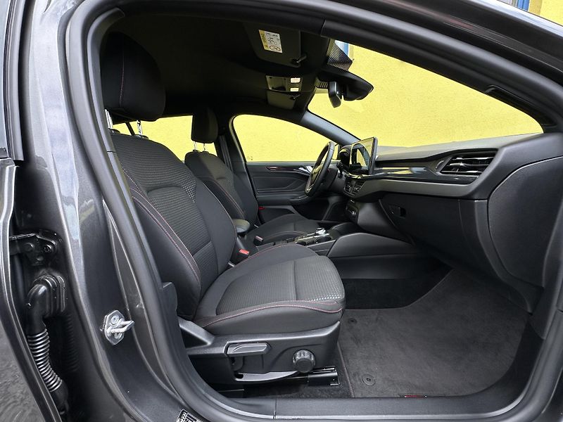 Ford Focus (2024) KOMBI ST LINE 1.5/85kW * LED - fotka 22 z 43