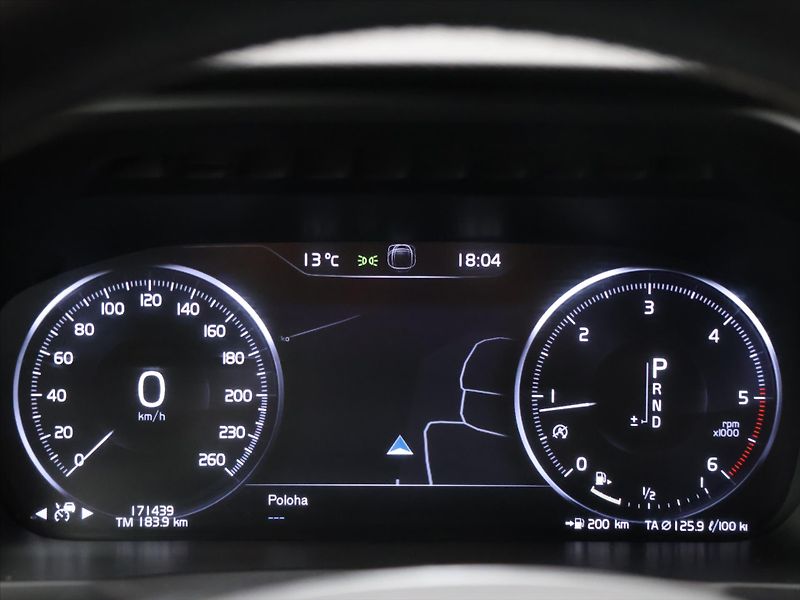 Volvo XC90 2,0 D5 Aut. AWD CZ R-Design - fotka 17 z 36