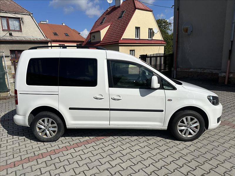Volkswagen Caddy 1,6 TDI PO VELKÉM SERVISE - fotka 2 z 17