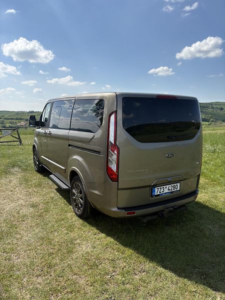 Ford Tourneo Custom (2021) 2,0 EcoBlue  - fotka 4 z 23