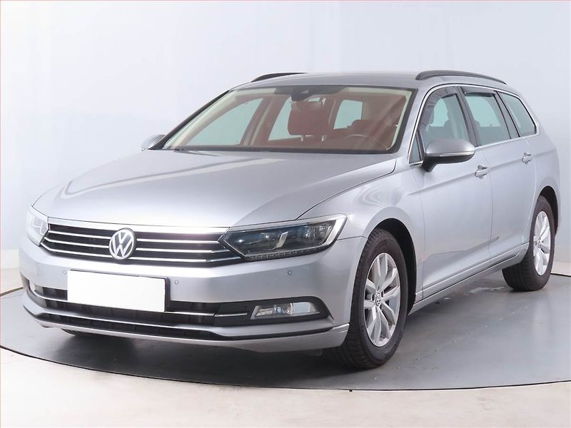Volkswagen Passat (2018) Comfortline 2.0 TDI, Navi - fotka 2 z 16
