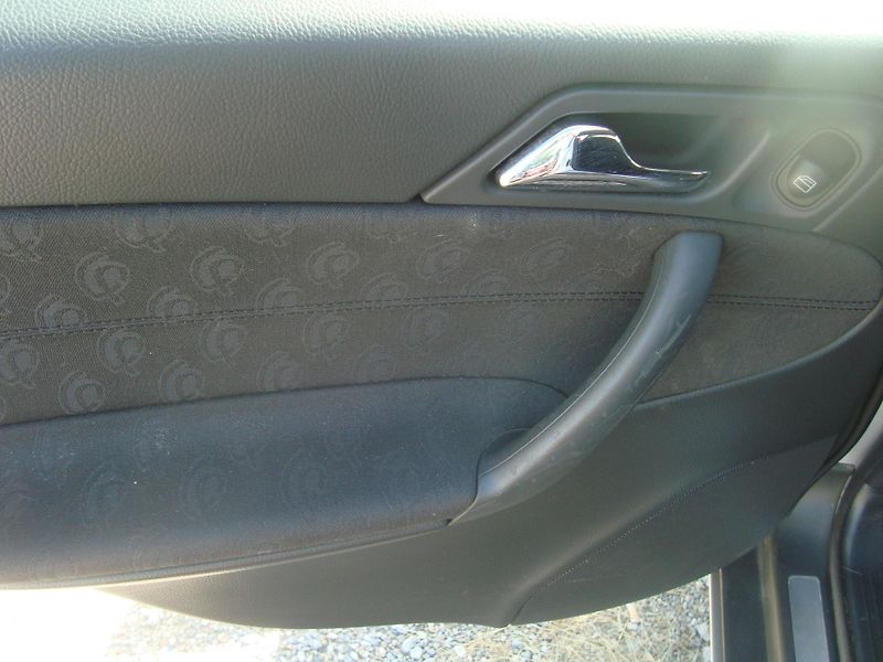 Mercedes-Benz Třídy C (2003) 220CDI kombi - fotka 8 z 16